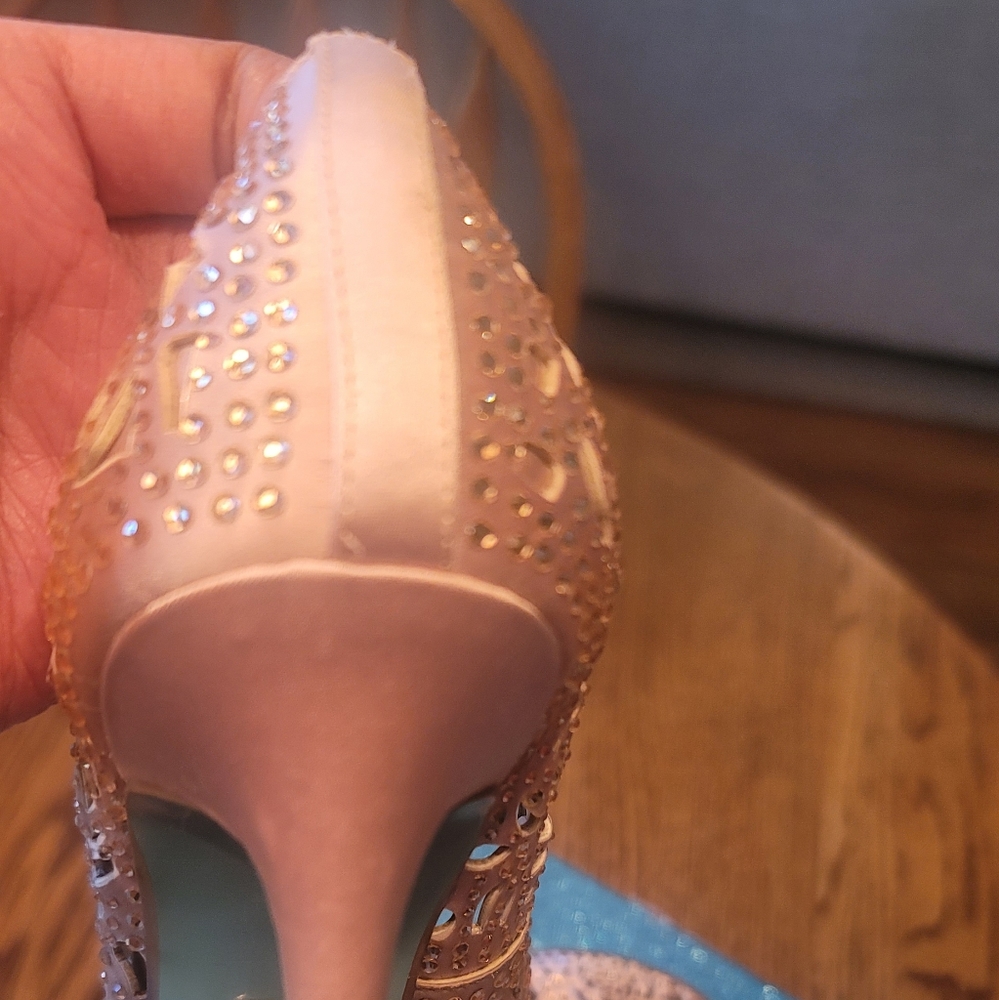 NWT Betsey Johnson Elsa Blush Pink Pointed Embellish Pointed Heels Shoes Size 8 - Picture 3 of 9